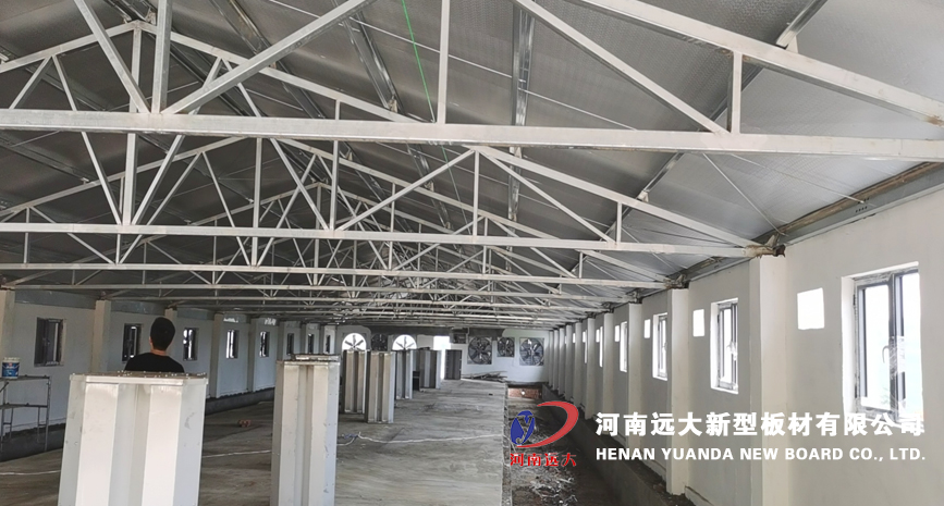 聚氨酯四波峰鋁箔屋面板(圖2) 聚氨酯四波峰鋁箔屋面板(圖2)