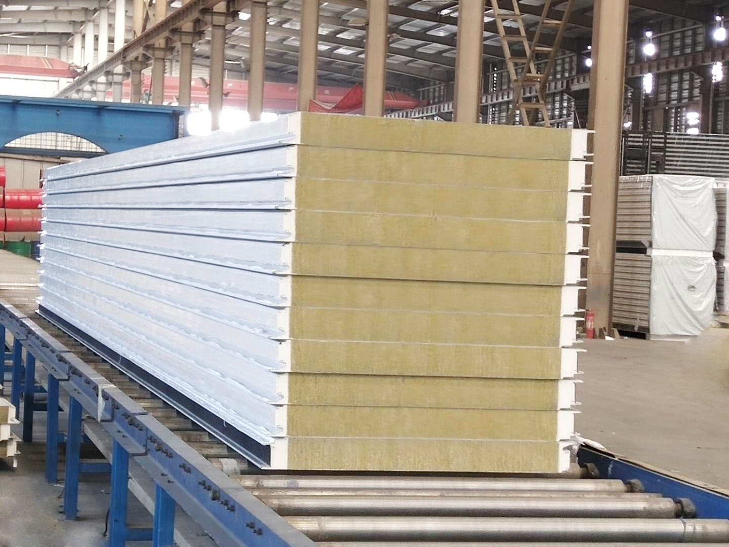 聚氨酯封邊巖棉復(fù)合板為什么受歡迎