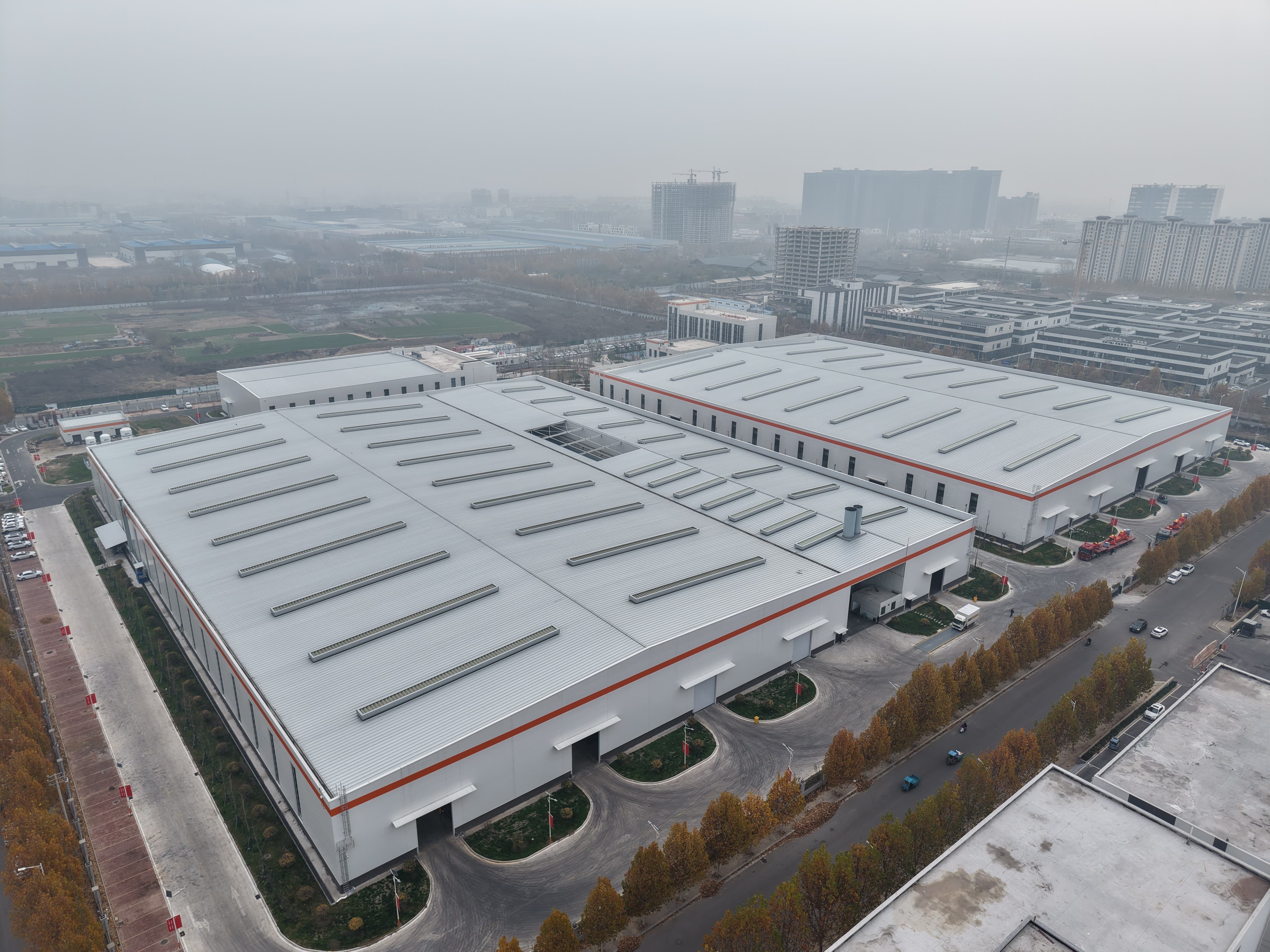 廠房建設(shè)的理想之選 —— 聚氨酯封邊巖棉復(fù)合板