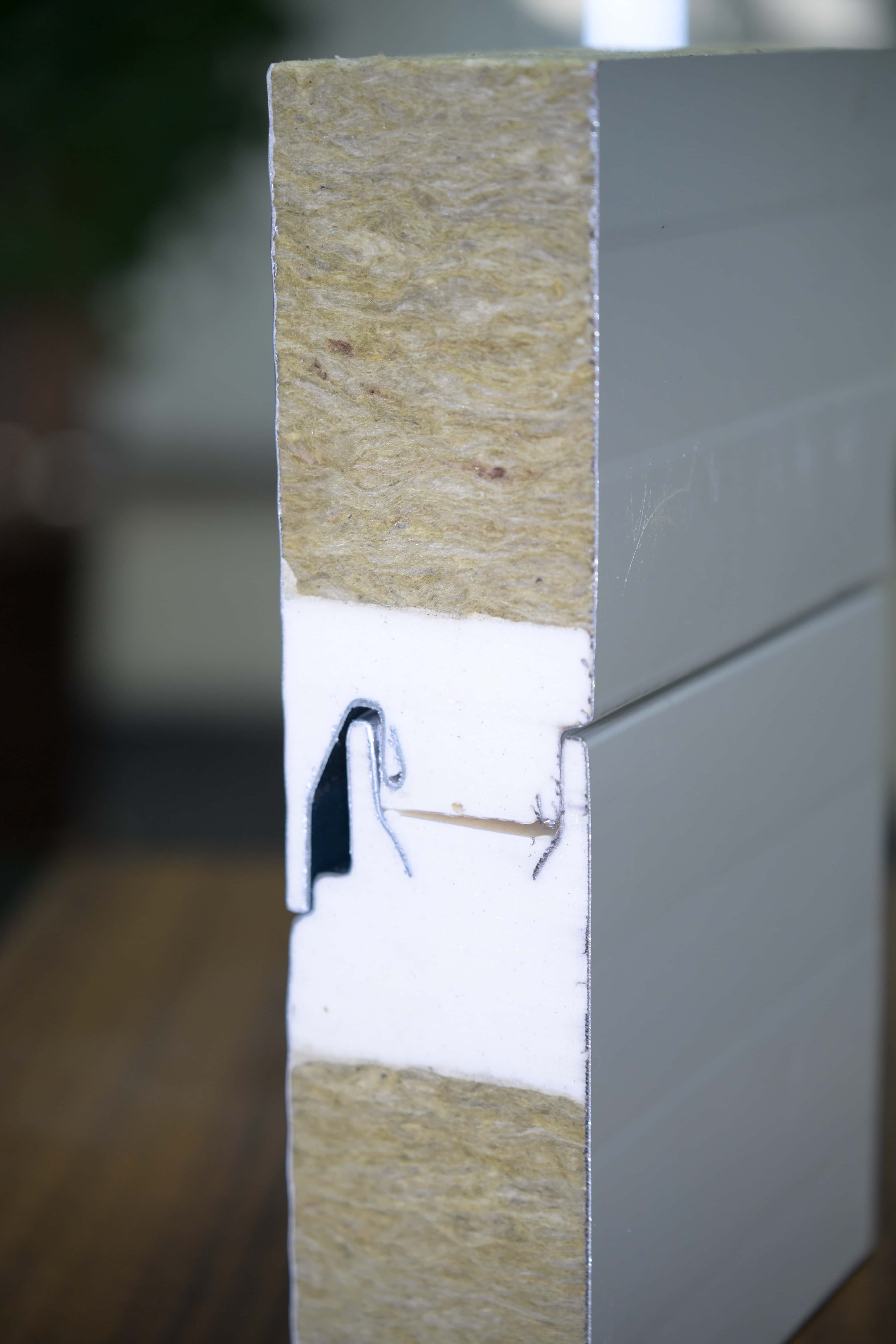 廠房建設(shè)的理想之選 —— 聚氨酯封邊巖棉復(fù)合板(圖3)