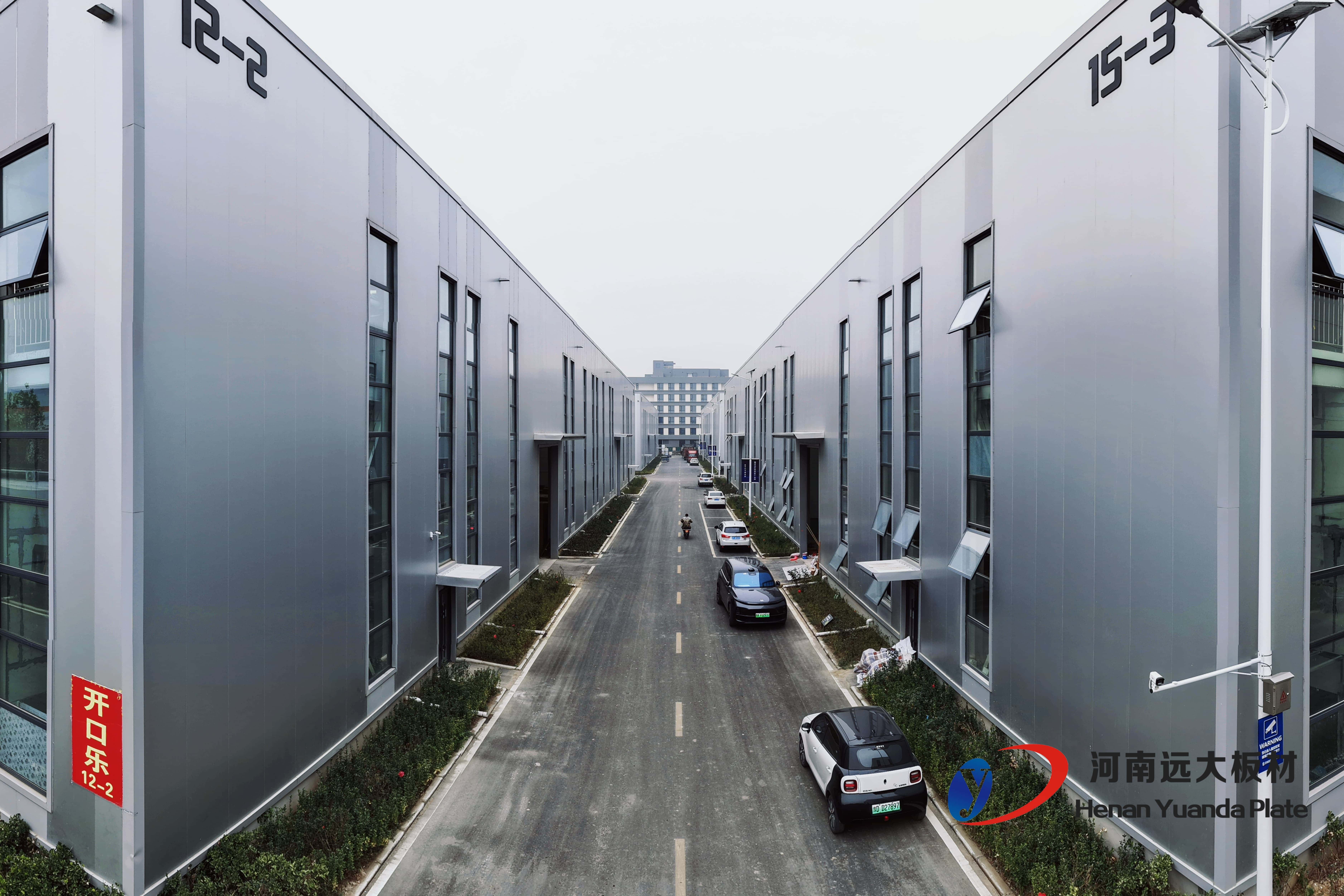 聚氨酯封邊巖棉夾芯板：產(chǎn)業(yè)園區(qū)