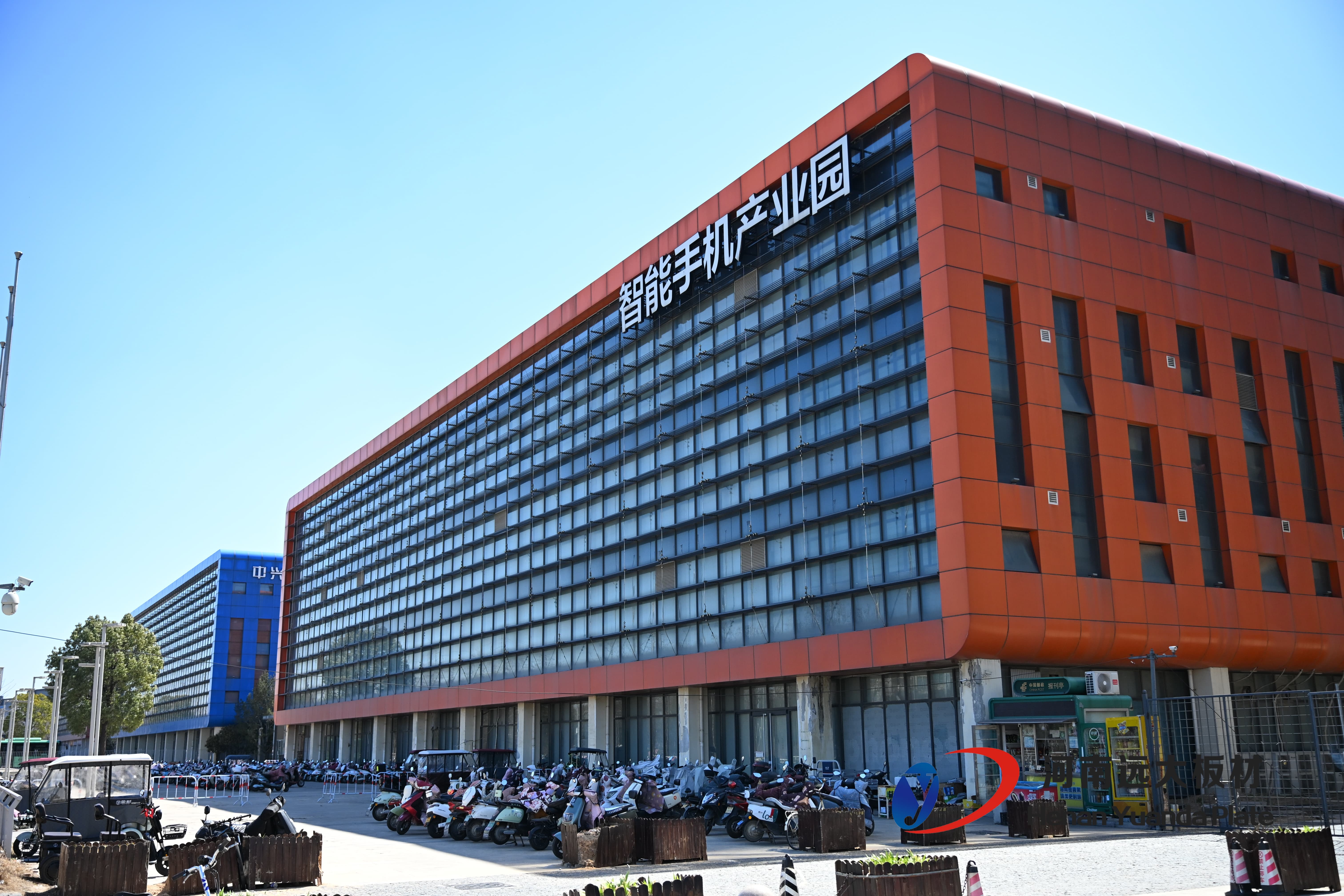 聚氨酯彩鋼板夾心巖棉板：建筑行業(yè)的優(yōu)質(zhì)之選(圖1)