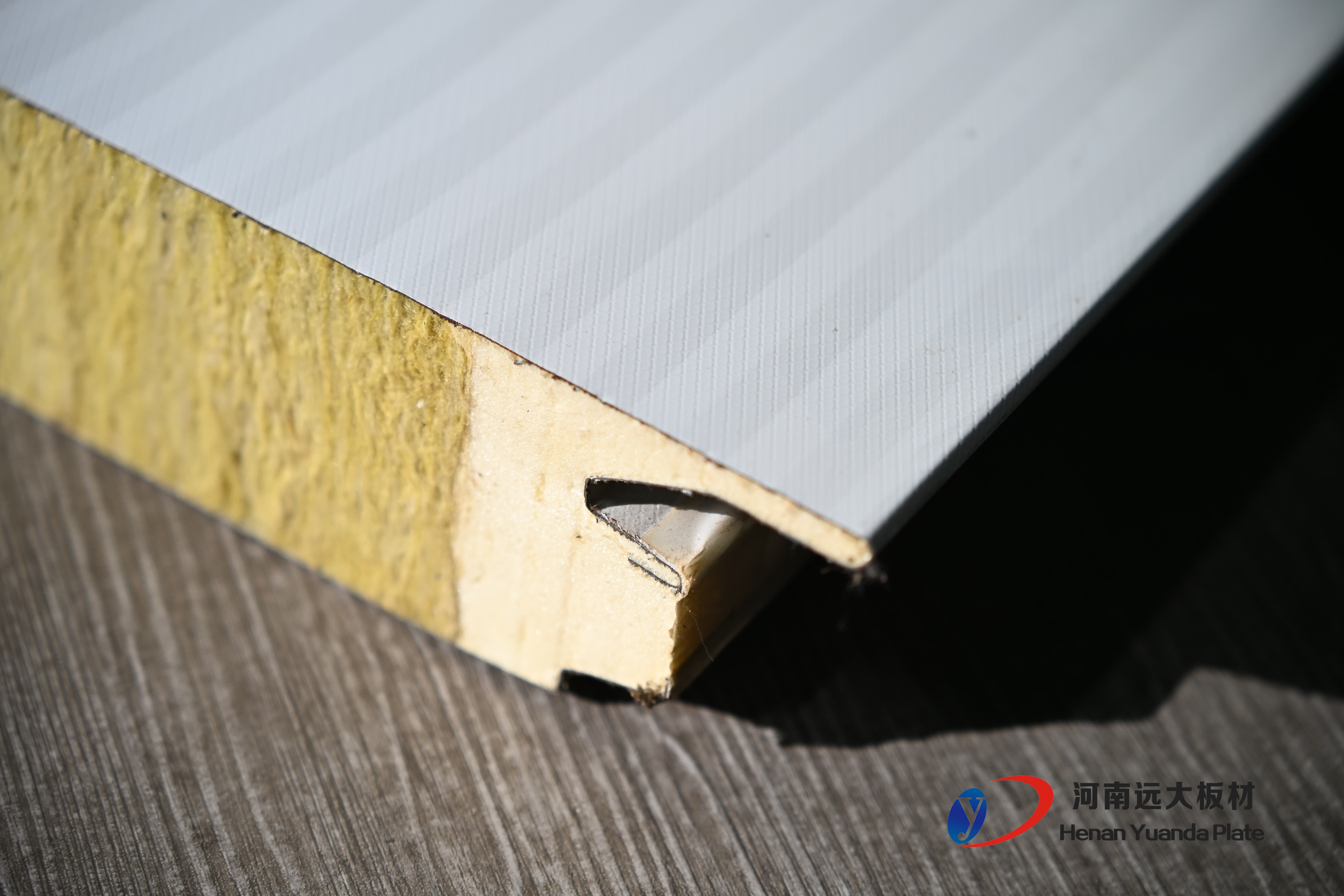 聚氨酯封邊巖棉板：防火性能、安裝技巧及行業(yè)創(chuàng)新(圖2)