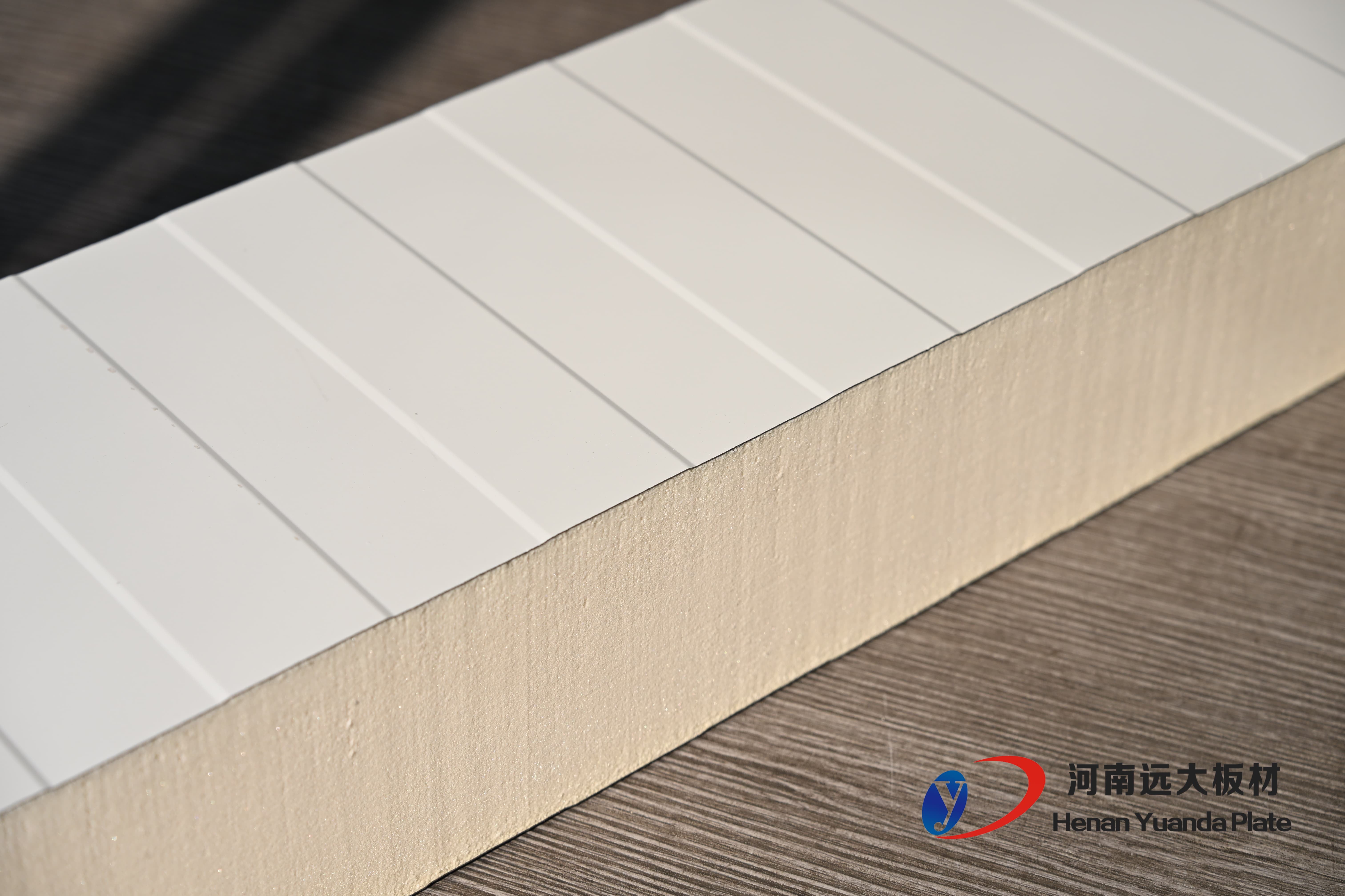 聚氨酯冷庫(kù)板：高效節(jié)能的冷鏈“保溫衛(wèi)士”——解鎖低溫存儲(chǔ)的科技密碼(圖1)