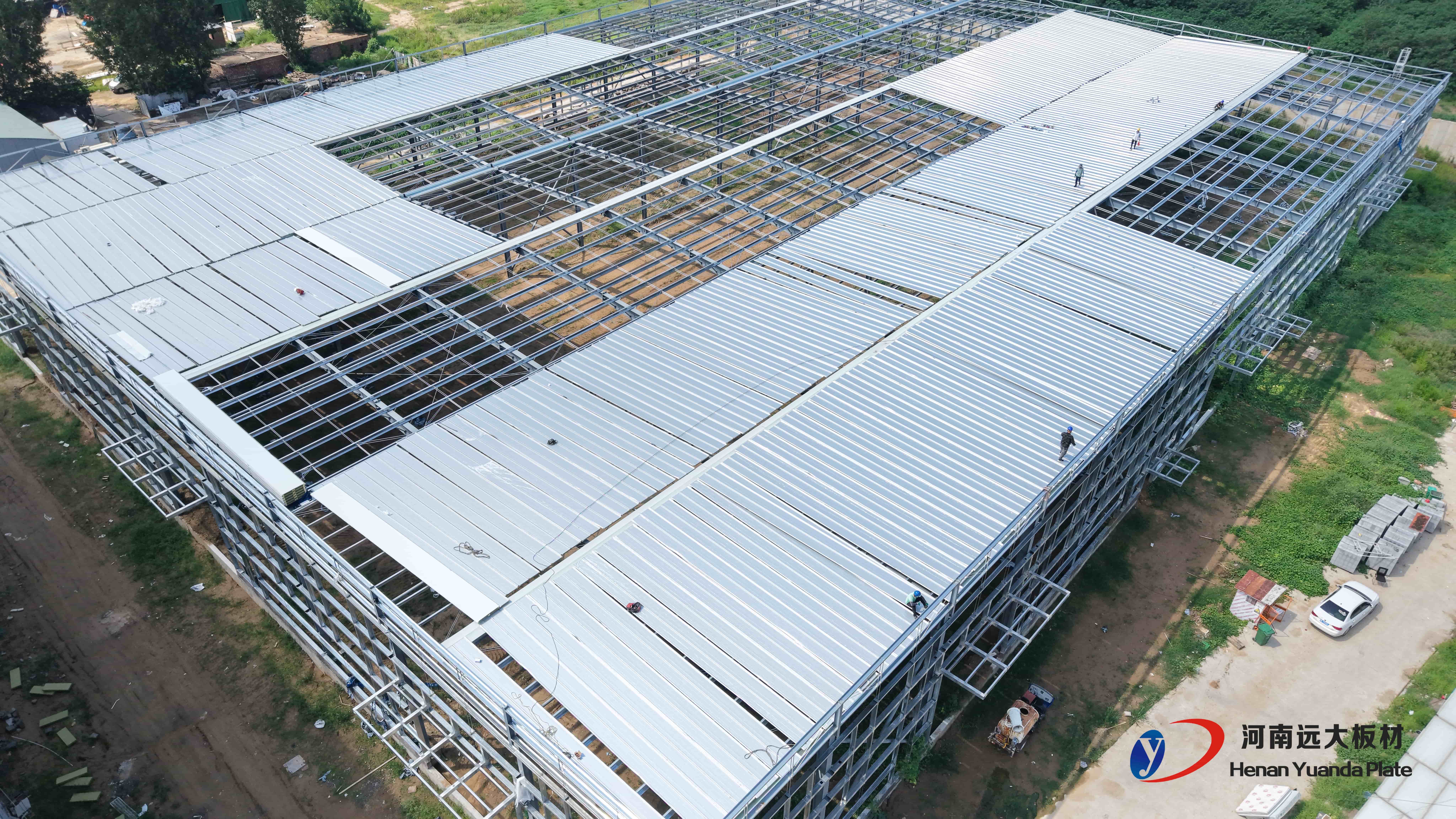 聚氨酯夾芯板和巖棉夾芯板哪個好？主要區(qū)別與選擇指南(圖2)