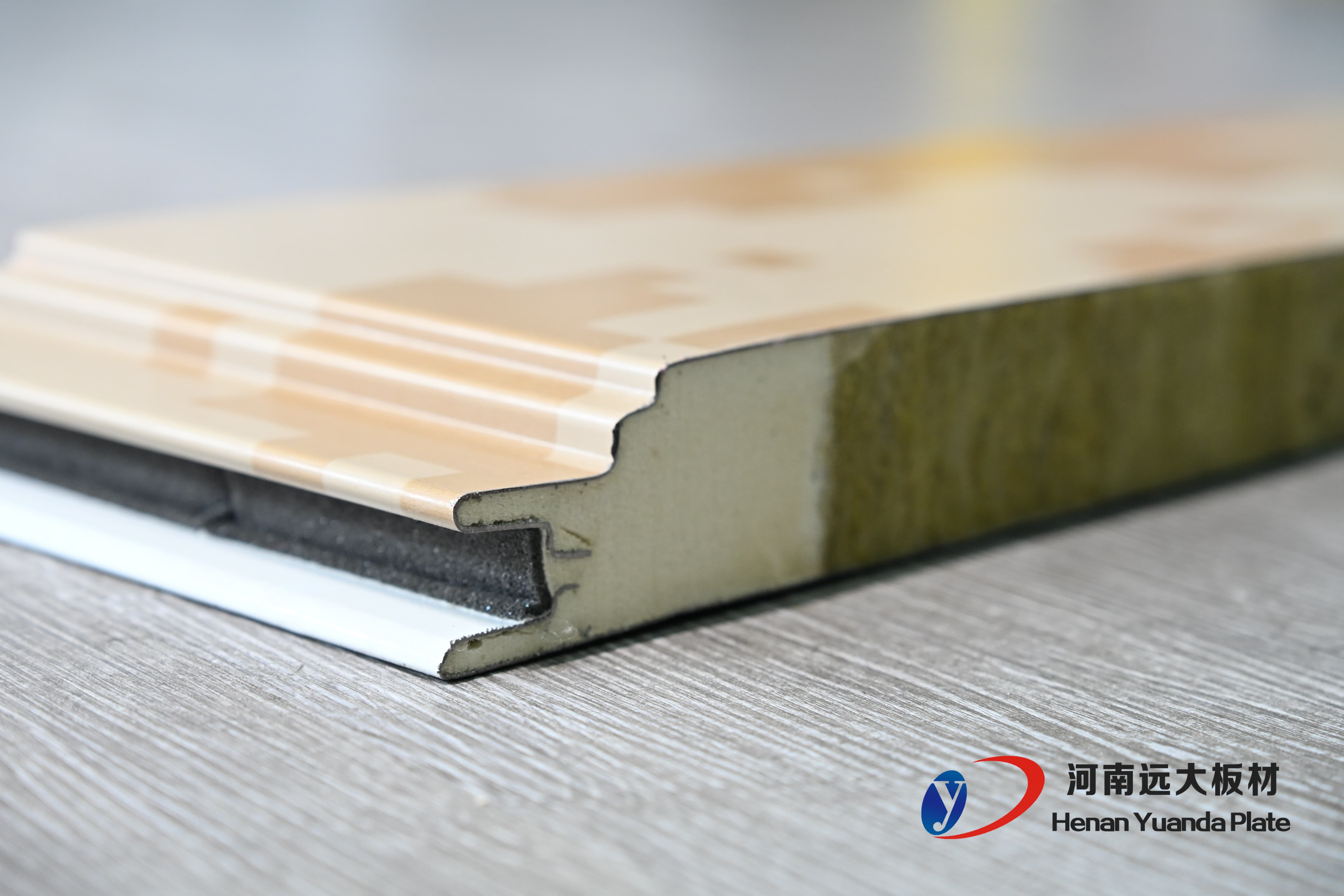 解決傳統(tǒng)巖棉板痛點(diǎn)！河南遠(yuǎn)大聚氨酯封邊巖棉板為建筑外墻注入“強(qiáng)心劑”(圖1)