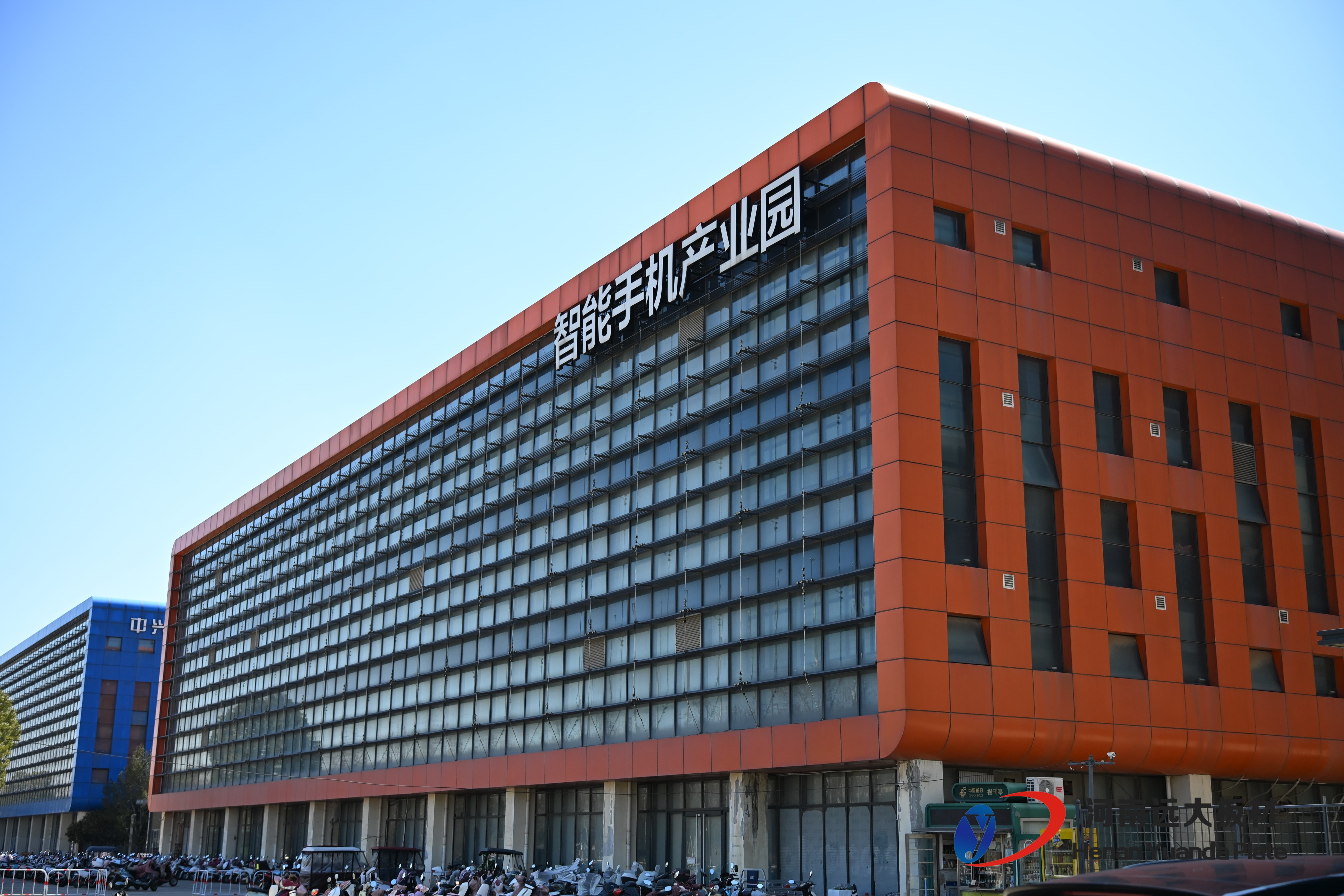 核心技術(shù)揭秘：為何我們的巖棉夾芯板十年不松馳？