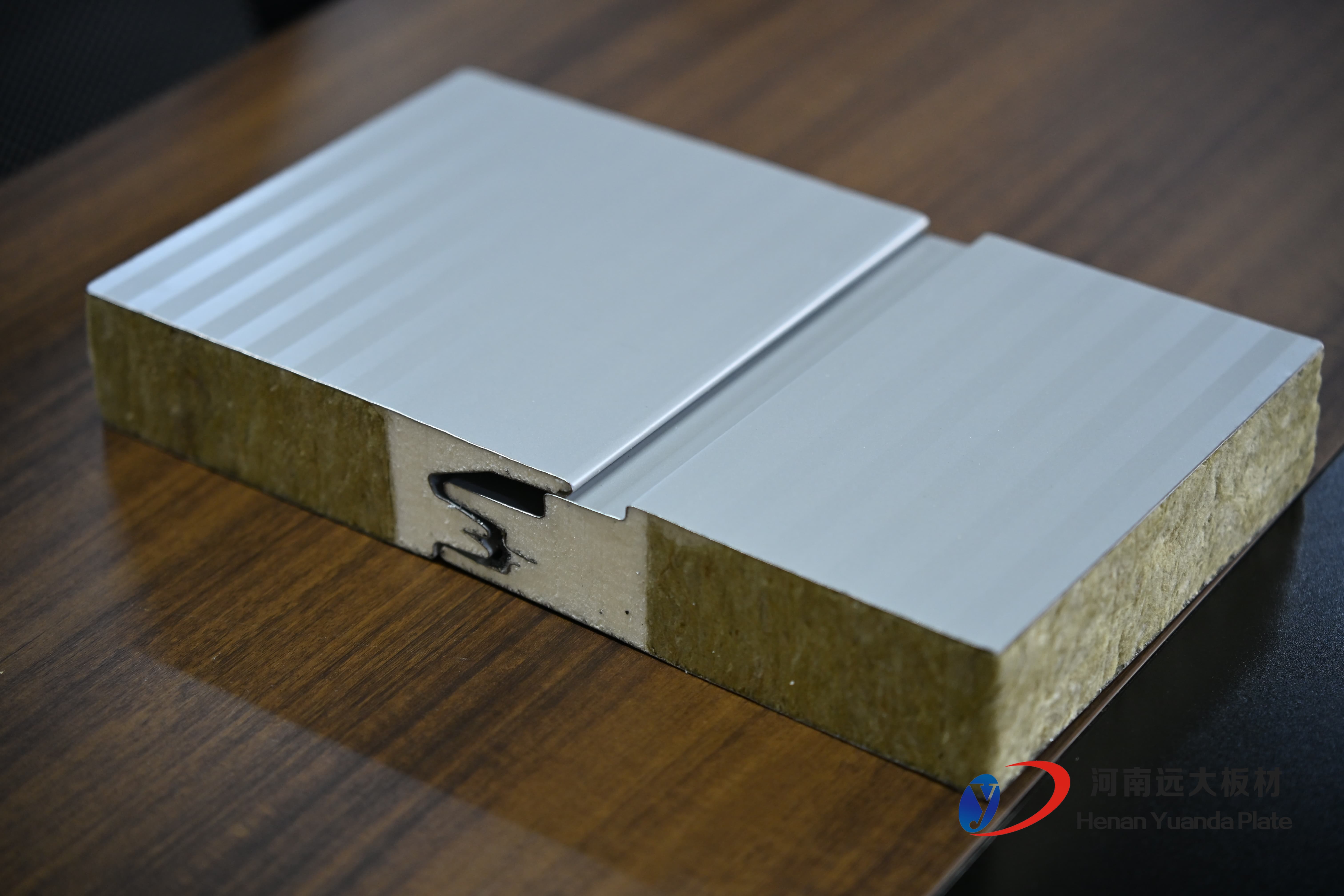 選擇困難癥？聚氨酯夾芯板“三招”教您辨別優(yōu)劣