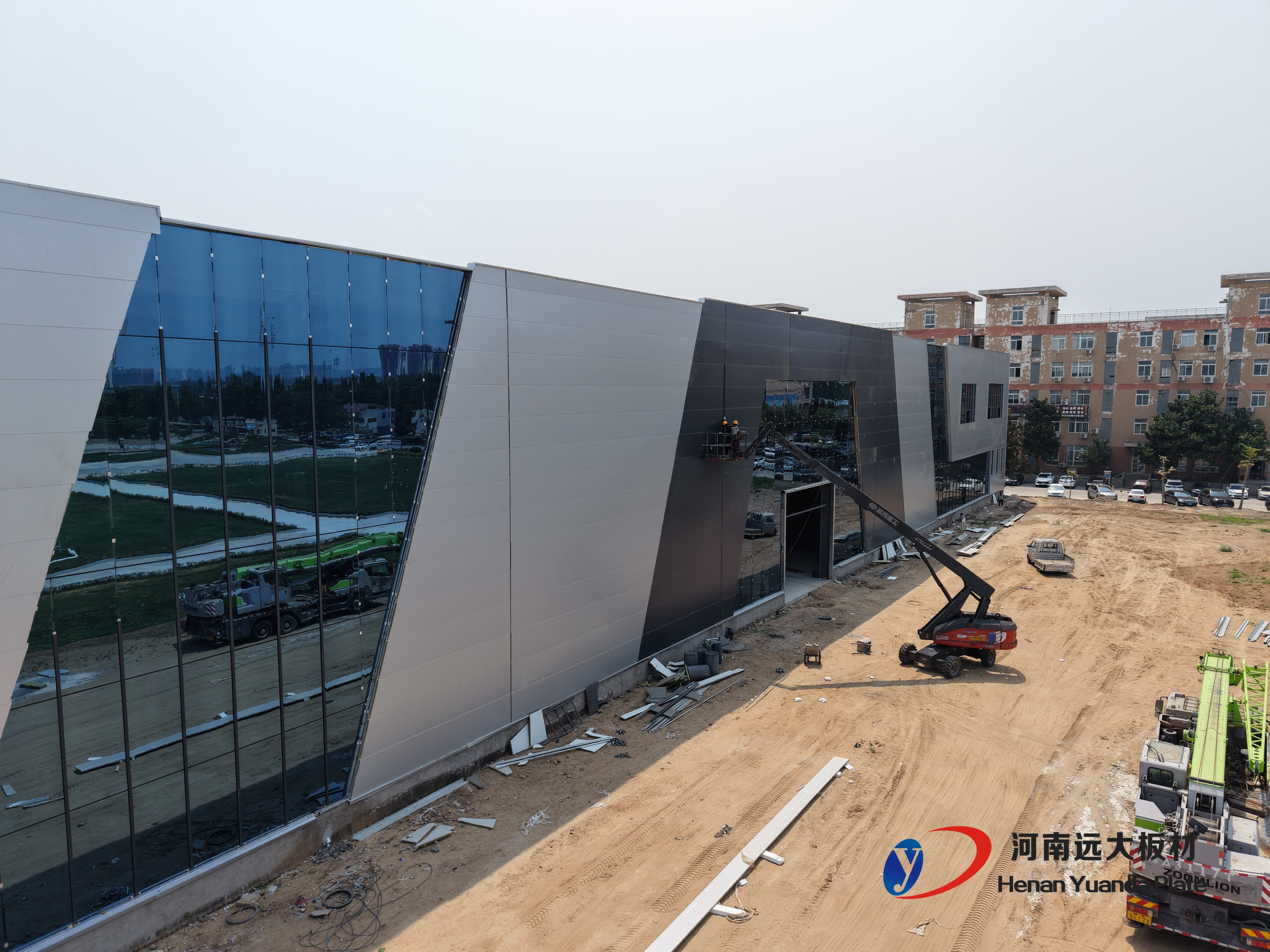 傳統(tǒng)板材VS聚氨酯夾芯板：在建筑效率與能耗上，差距竟然這么大！