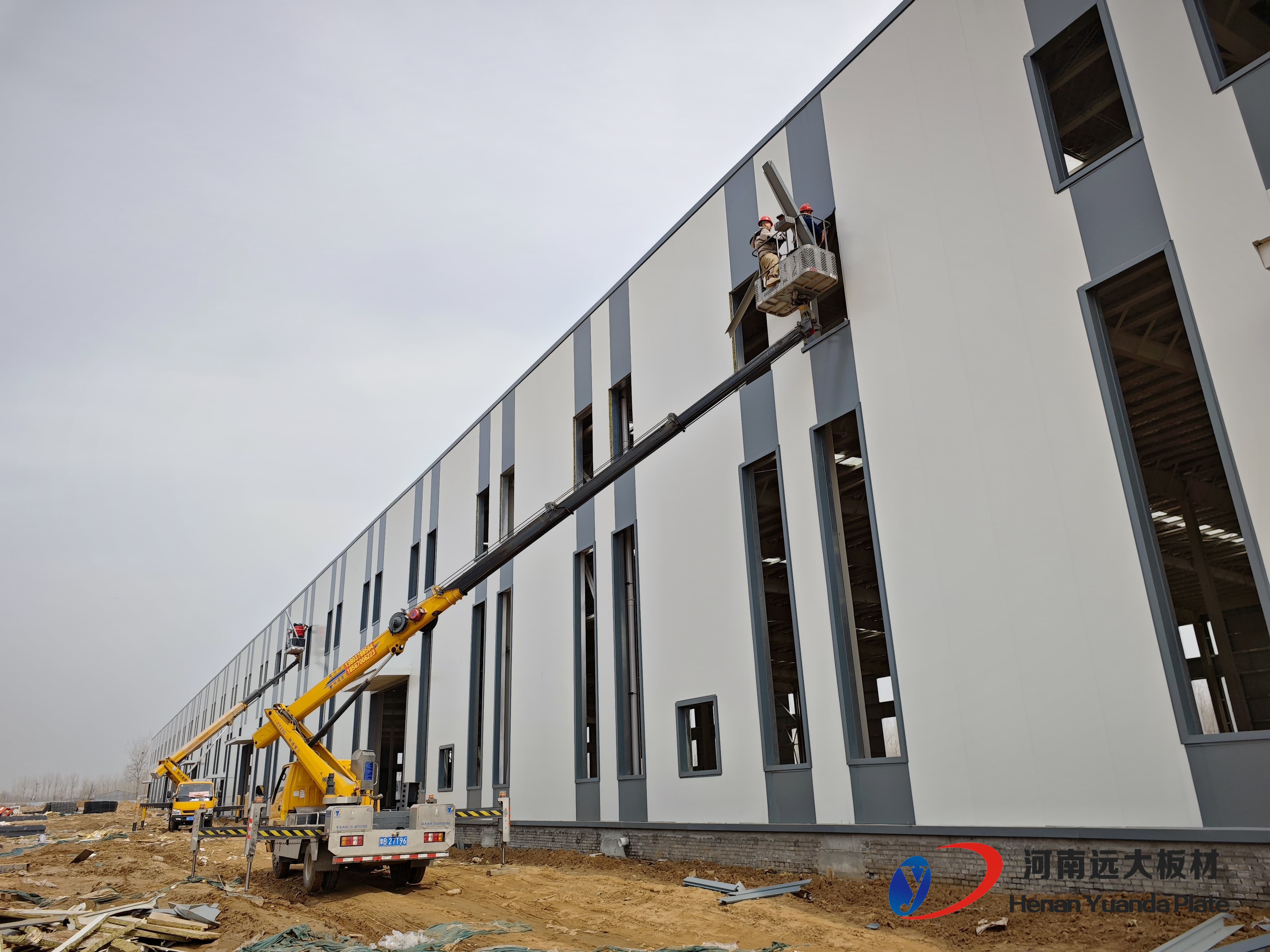 工業(yè)廠房預(yù)算告急？聚氨酯夾芯板快速安裝，幫你輕松省錢！ 時間就是金錢，速度就是效益！(圖3)