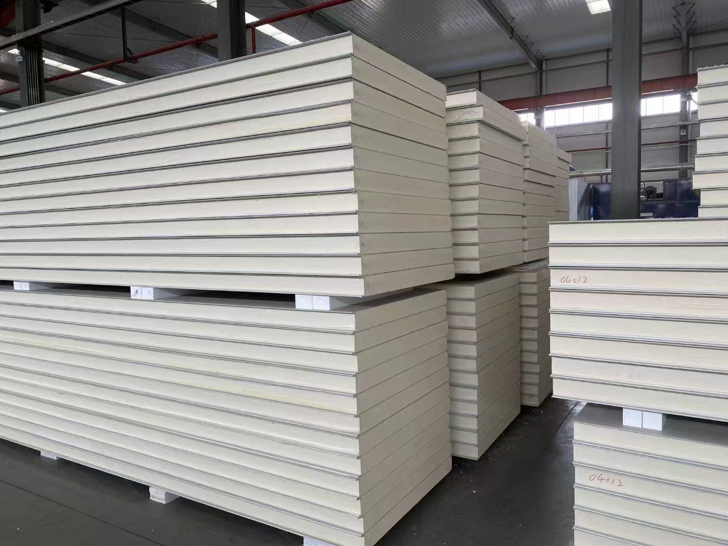 聚氨酯冷庫板：高效保溫，守護冷鏈安全的優(yōu)選材料(圖2)